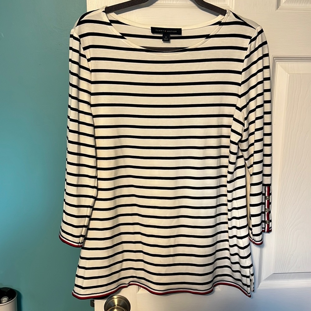 Tommy Hilfiger 3/4 sleeve size M. Good condition.